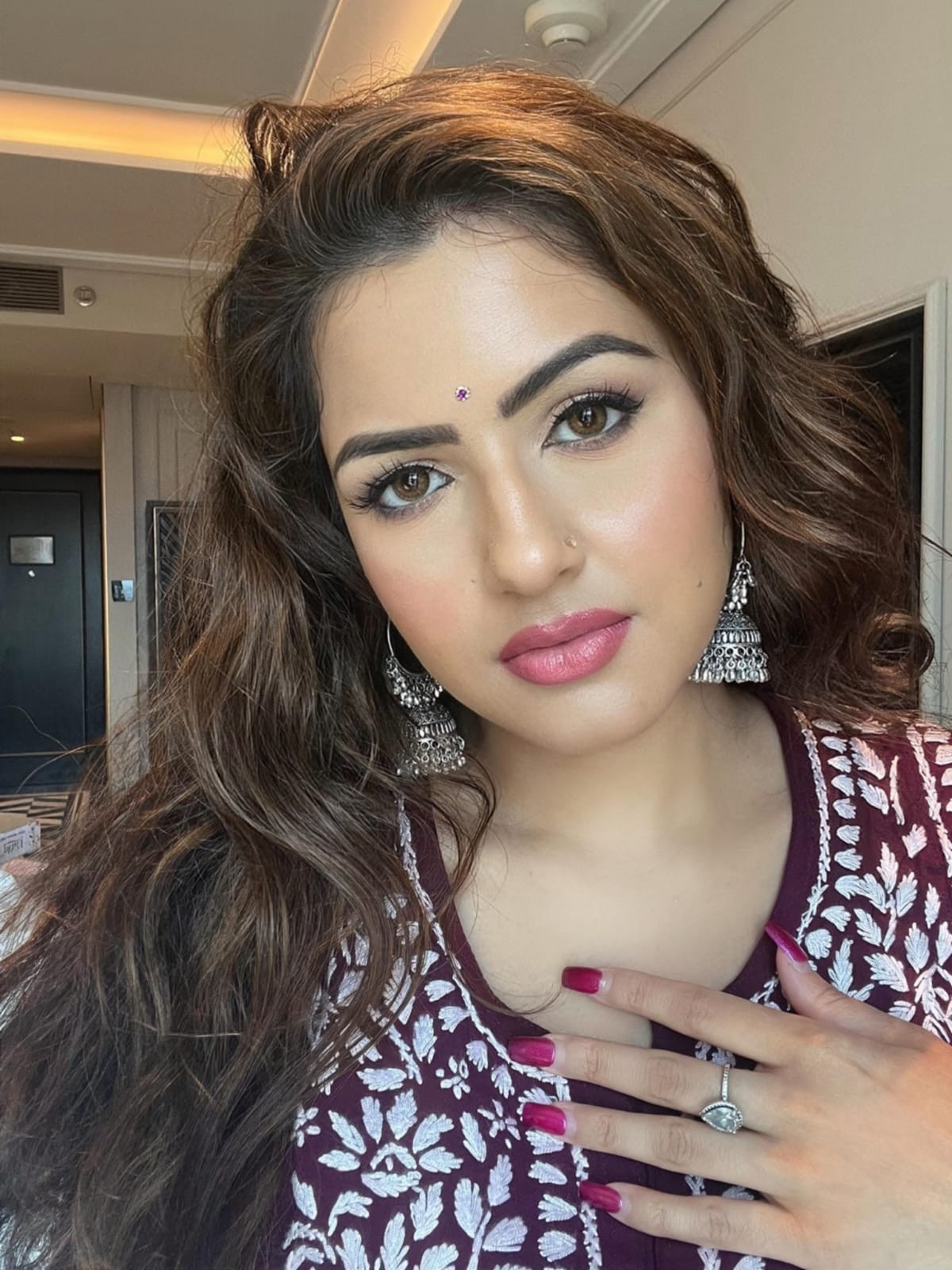পুলিশ অফিসারের বউয়ের অশ্লীল ফাঁদ